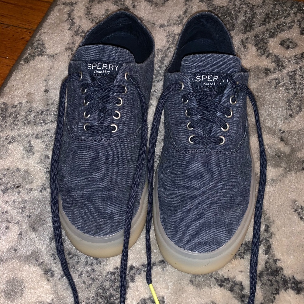 Woman’s Sperry top sider sneakers!!!👟